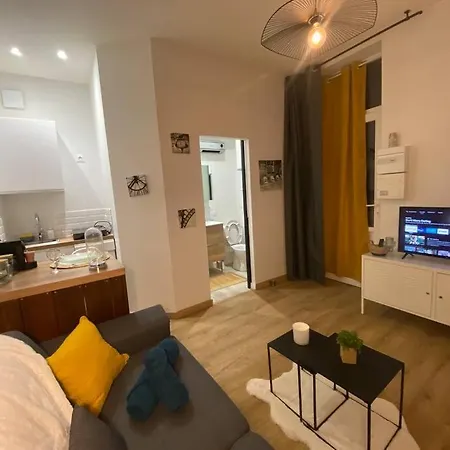 Апартаменты Le Cosy Du Canal.